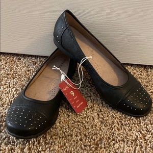 Black dress flats